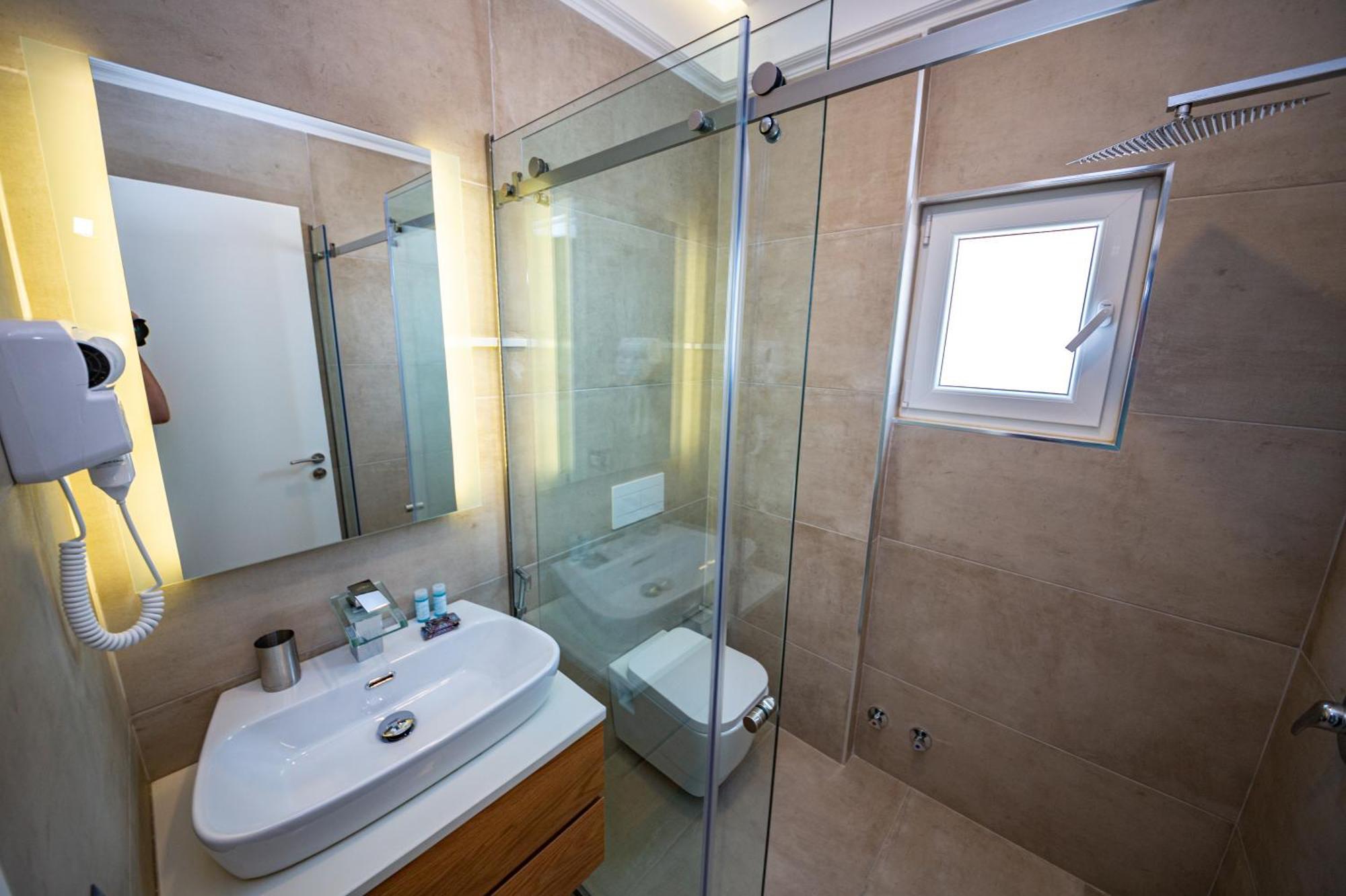 Inada Hotel Ksamil 3*
